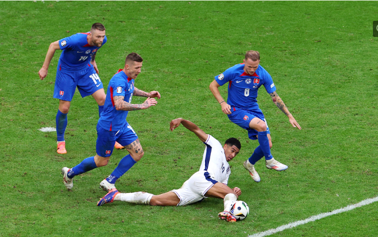 欧洲杯-贝皇补时绝平凯恩制胜 英格兰2-1进八强